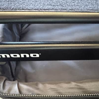Mono Pedalboard Rail Large with Stealth Accessory Case image 4