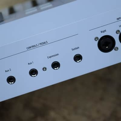 Arturia AstroLab 61 Avant-Garde Stage Keyboard 61-Note Semi-Weighted Keyboard image 17