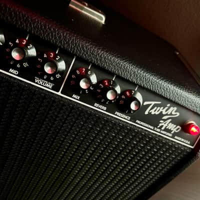 Fender Twin-Amp 2-Channel 100-Watt 2x12" Guitar Combo 1994 - 2001 - Black image 5