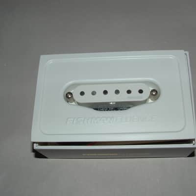 Fishman Fluence PRF-SSS-BA1 6 Single Width Active Strat Pickup (White and Black) image 3