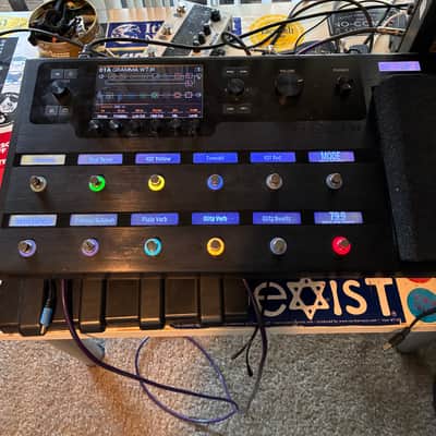 Line 6 Helix Floor 2015 - Present - Black electric guitar modulator multi effect pedal system image 2