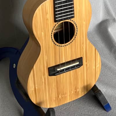 Pono ‘Ohe Concert Deluxe Ukulele 2011 - Gloss image 2