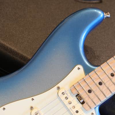 Minty! 2016 Fender American Elite Stratocaster w/ Maple FB Electric Guitar Sky Burst Metallic + OHSC image 3