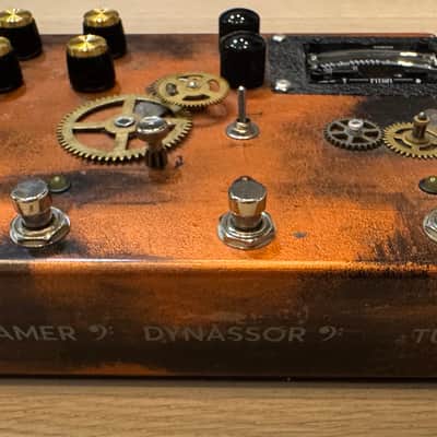 JAM Pedals Custom Multi-Pedal (2022) – Red Muck, Rattler, Lucydreamer, Dynassor + Boss TU-3 Tuner – Hand-Painted Steampunk – Original Wooden Case image 6