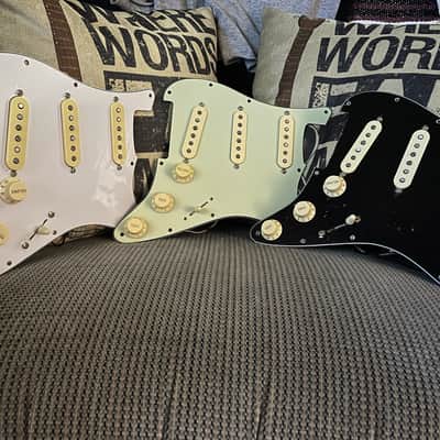 Stratocaster VINTAGE Hand wound 1982 AVRI single coil pickups in loaded 5-way pickguard image 1