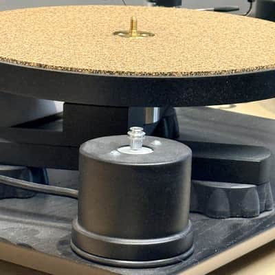 AVID Ingenium Turntable — (Floor Model with Original AVID Clamp) (NO TONEARM!) Bild 5