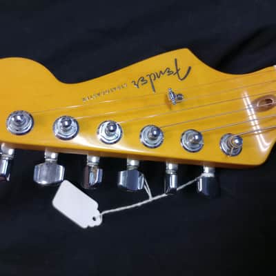Fender 50th Anniversary American Deluxe Strat Candy Apple Red/Gold  2004 Red w/Gold Pickguard & Tweed Hardcase *** FREE SHIPPING *** image 9