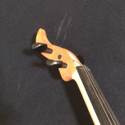 leigh -  pochette violin. image 5