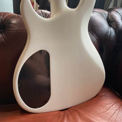 1980's Peavey USA Dyna Bass Neck Thru Design Unity Series White w/Original Case, Tags. COM image 8