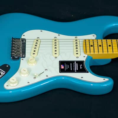Fender  American Professional II Stratocaster  2023 - Miami Blue image 3