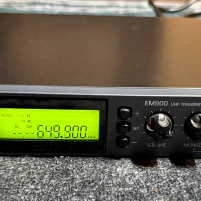 Carvin EM900 Wireless In-Ear Monitor UHF Transmitter - 638-662 MHz image 3