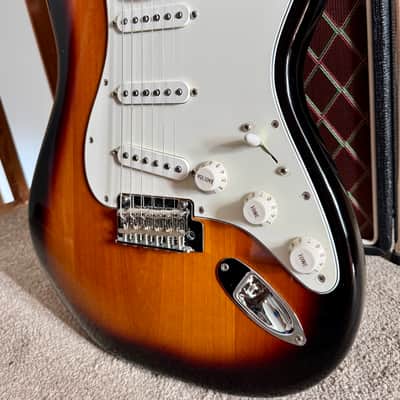2024 Fender 70th Anniversary Player Stratocaster Two Tone Sunburst image 4