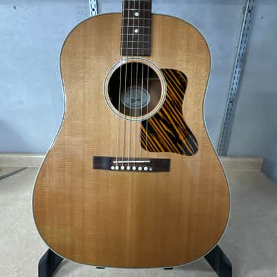 Gibson J-35 2018 - Antique Natural OHSC NICE! image 2