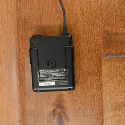 Sony UWP-D11 Integrated Digital  Wireless Lavalier Microphone Package image 6