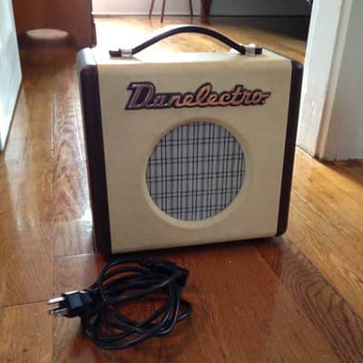 Danelectro Dirty Thirty Guitar Amplifier image 7