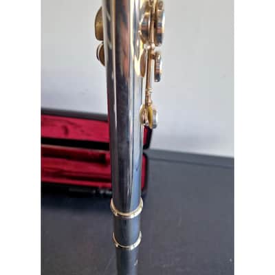 Yamaha YFL-381 - Wind Instrument - Silver - Very Good w/ Hard Case & Cleaning rod image 3