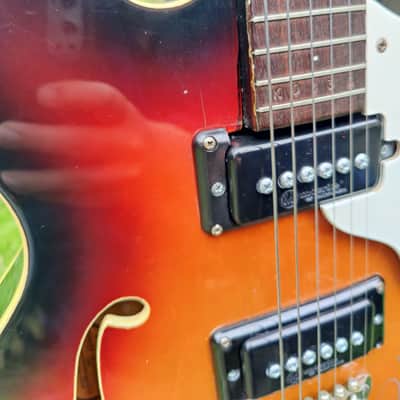 Mosrite Celebrity III 1965-1967 - Sunburst image 13