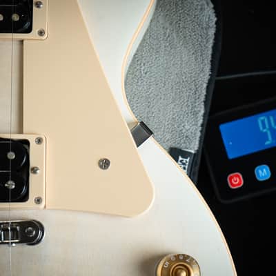 Gibson Les Paul Signature T with Min-ETune Robot Tuners 2013 - Alpine White Burst image 12