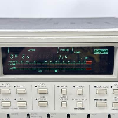 Fostex D-25 Professional DAT Master Recorder image 3