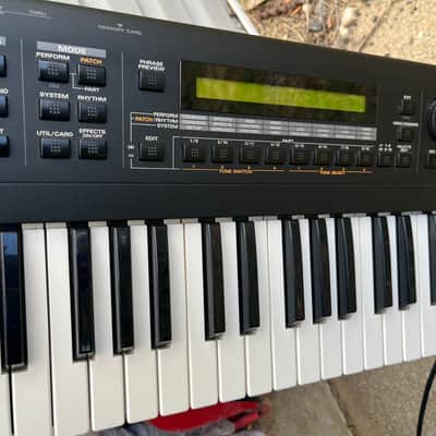 Roland XP-30 61-Key 64-Voice Expandable Synthesizer 1999 - 2004 - Black image 7