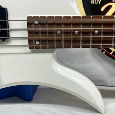 Burny Mockingbird 4-String Electric Bass imagen 6