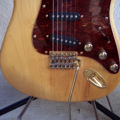 Lotus Stratocaster Style Electric Guitar Japan MIJ L-660 70s-80s Natural Tortoise Pickguard image 4