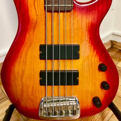 G&L L5500  1998 *Serial number B000056* image 2