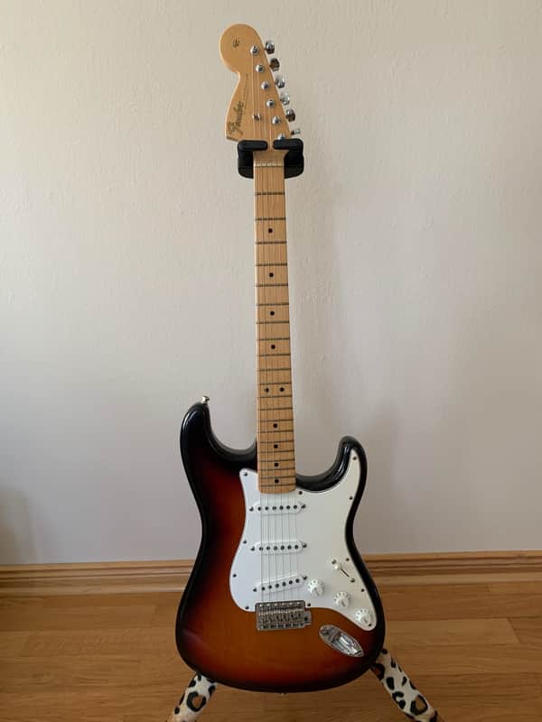 Fender Stratocaster Voodoo 2001 - Sunburst image 1