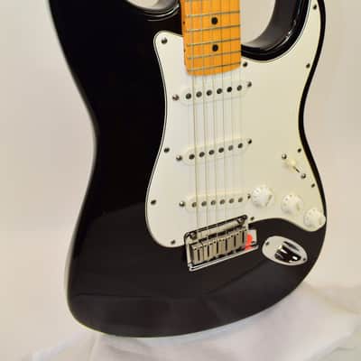 1995 Fender American Standard Stratocaster Electric Guitar, Maple Fingerboard, Black w/ Case image 3