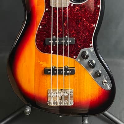Squier Classic Vibe 60's Jazz Bass 4-String Bass Guitar 3-Tone Sunburst (323)