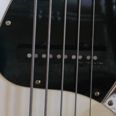 Sire 2nd Generation Marcus Miller V7 Vintage WB Alder 5-String with Maple Fretboard 2024 - White image 5
