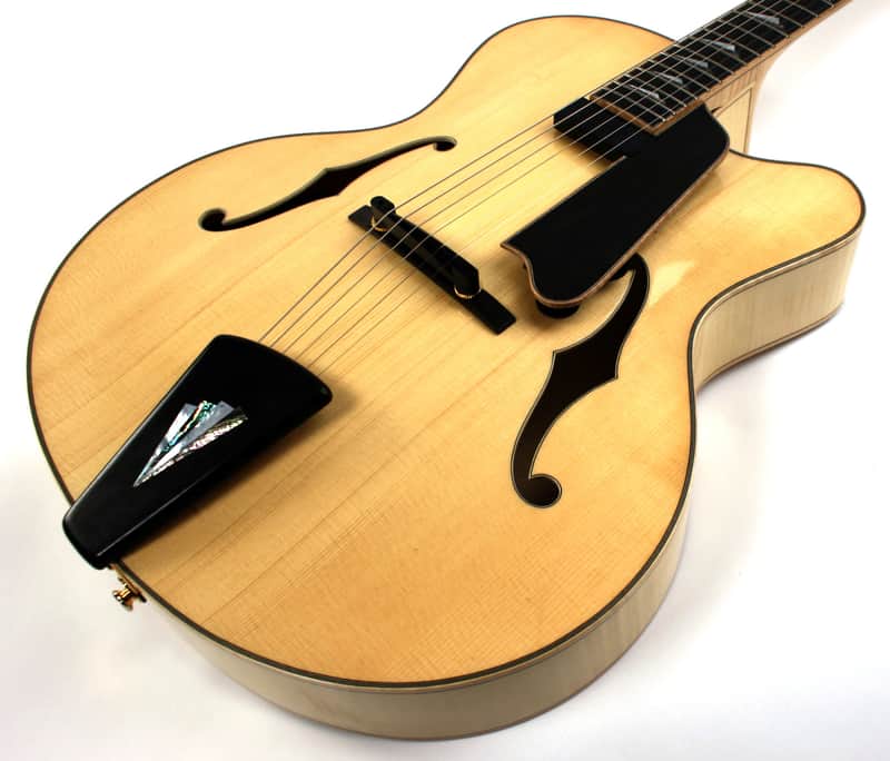 Eastman AR910CE-BD LTD Uptown Archtop | Reverb España
