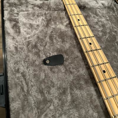 Fender American Professional Jazz Bass with Maple Fretboard 2017 - 2019 - 3-Color Sunburst image 4