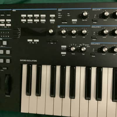 Novation Summit 61 key/16 voice synth Bild 3