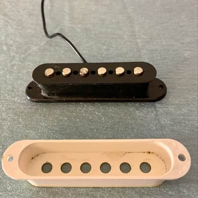 Single Coil Pickup with Aged Cover, with Screws and Springs (Aged White) image 4