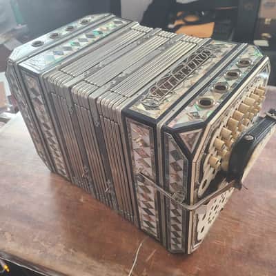Pearl Queen Concertina 1919 - Black Lacquer/Abalone image 1