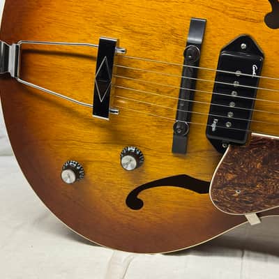 Godin 5th Avenue CW Kingpin II 2 Archtop Hollowbody Guitar with Soft Case 2003 image 6
