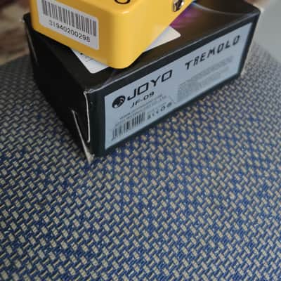 Joyo JF-09 Tremolo 2010s - Yellow image 8