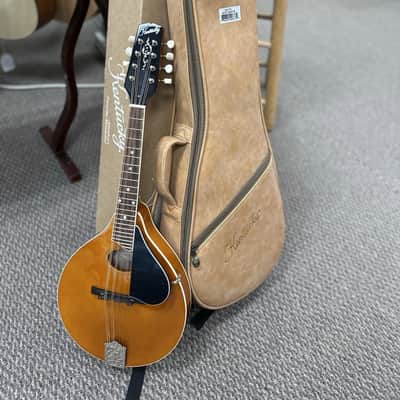 Kentucky KM-272 Deluxe Oval Hole A-Style Mandolin Transparent Amber w/ Case image 2