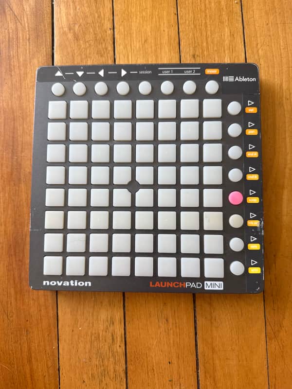 Novation Launchpad Mini MKI Pad Controller 2013 - 2015 - Black image 1