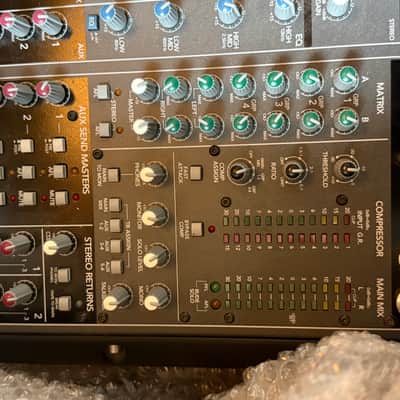 Mackie Onyx 32.4 32-Channel 4-Bus Live Sound Reinforcement Console 2006 - 2015 - Black/Grey image 4