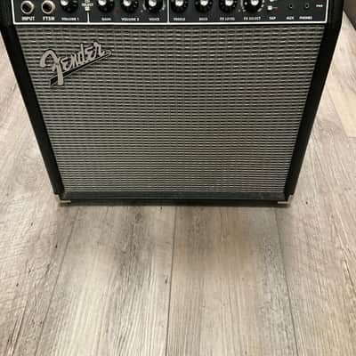 Fender Champion 40 2-Channel 40-Watt 1x12" Guitar Practice Amp 2013 - 2024 - Black image 2