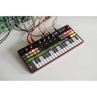IK Multimedia UNO Synth Pro Desktop 32-Key Analog Synthesizer 2021 - Black with White Keys image 9