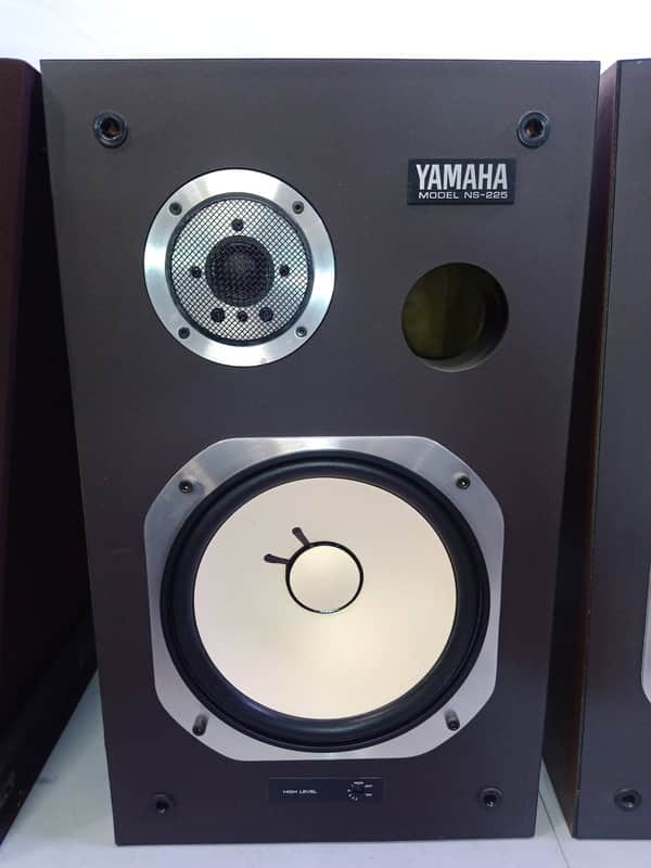 Pair of (2) Vintage Yamaha NS-225 Speakers - Wood Grain Finish