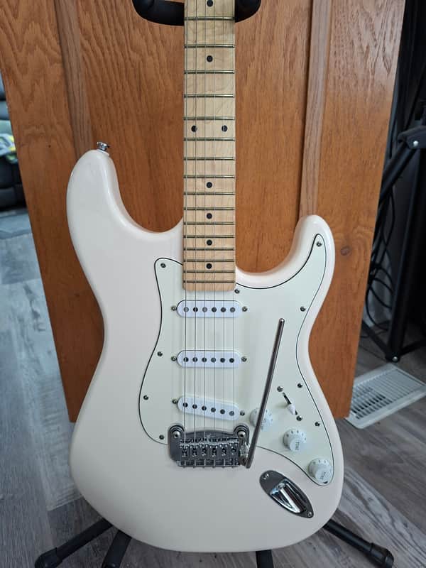 G&L Tribute Legacy - Olympic white- with Deluxe Fender gig bag image 1