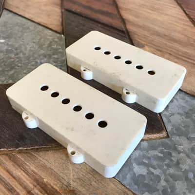 Real Life Relics White Jazzmaster® Pickup Covers (Set of 2)    [DI6] image 2