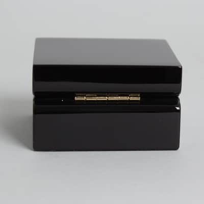 Royal Mint 1/4 ounce Rolling Stones Sixty Commemorative Gold Proof Coin. (2022) - gold finish image 10