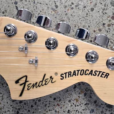 Fender American Special Stratocaster HSS with Rosewood Fretboard 2010 - 2018 - 3-Color Sunburst image 4
