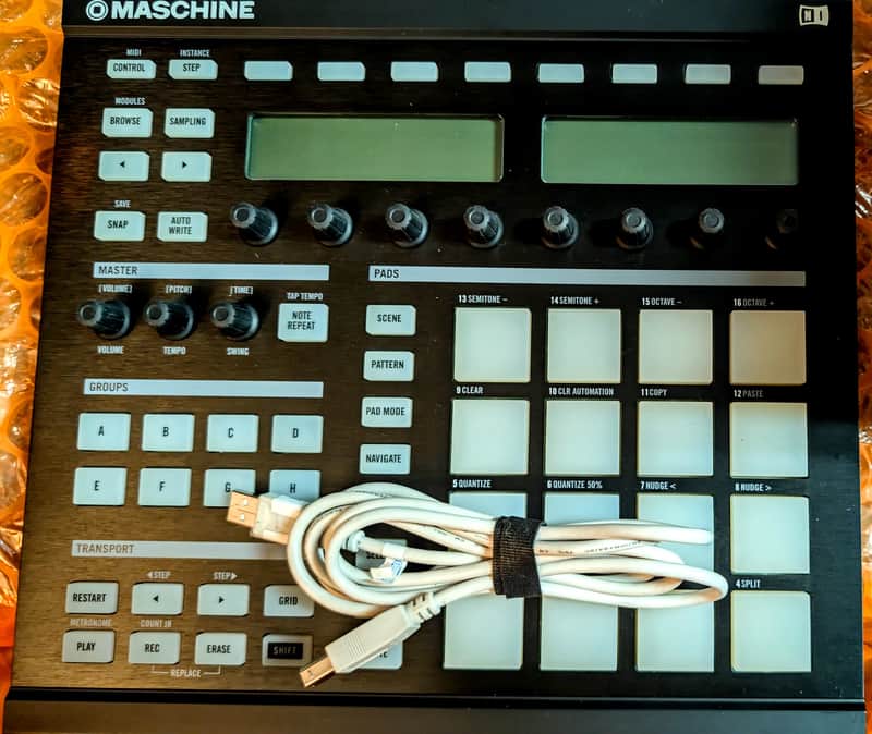 Native Instruments Maschine 2000s - Black image 1
