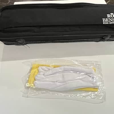 Roy Benson FL102 Flute, Curved Head image 5